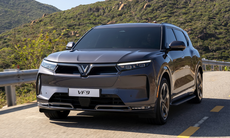 “Xe chủ tịch” VinFast VF 9 ưu đãi 482 triệu đồng, giá lăn bánh ngang xe xăng C-SUV